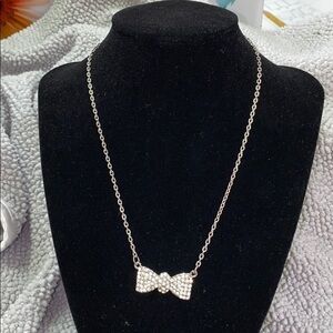 Bow tie rhinestone necklace 🛍